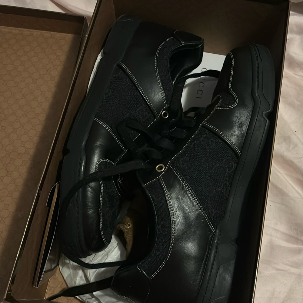 Men’s Gucci dress shoes size 9 (barely worn) dust bag & box included: